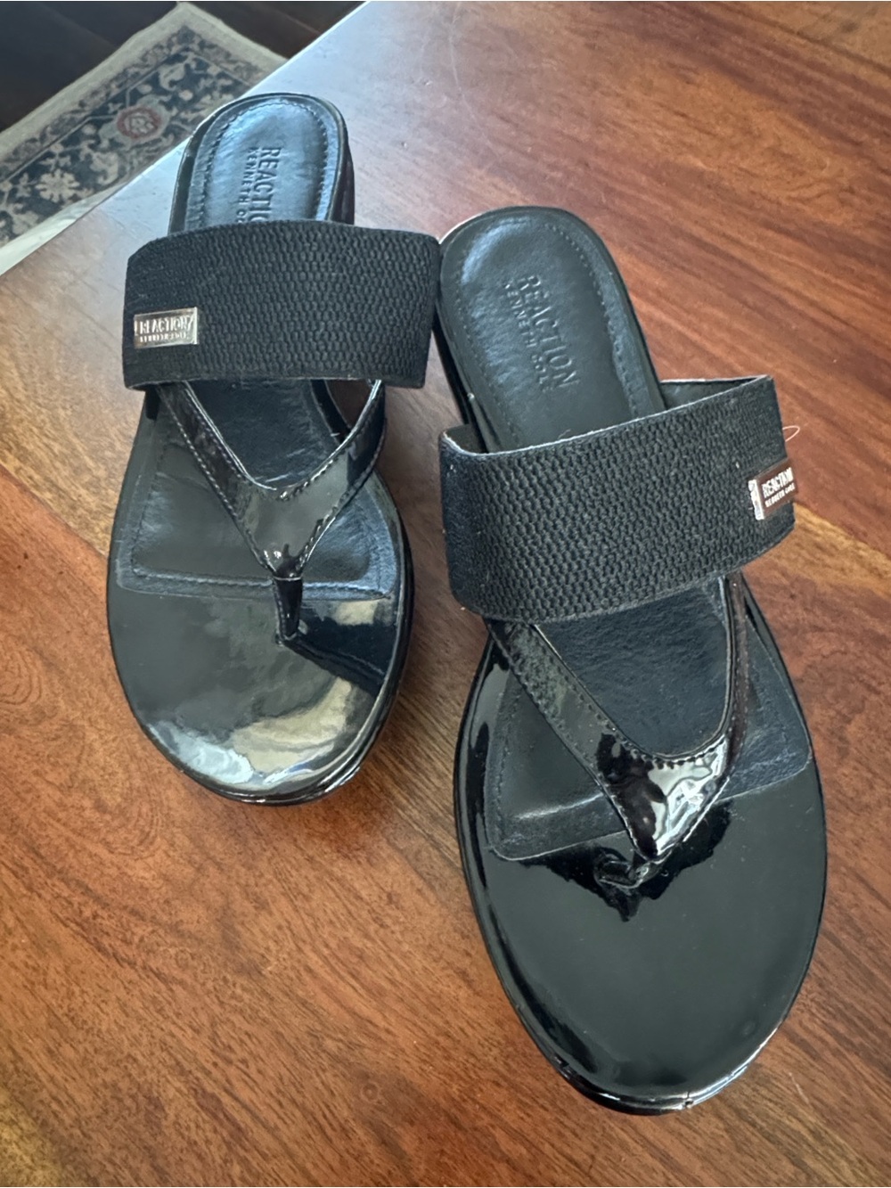 Kenneth Cole Reaction Black Patent Elastic Wedge Thong Sandals